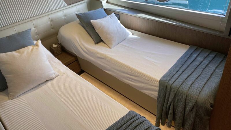 FERRETTI 720
